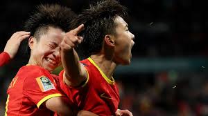 话题 ｜ 乒乓球史上最年轻世界第一！林诗栋崛起利于国乒良性竞争.