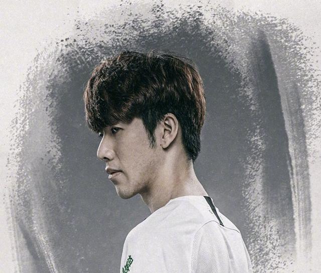 以及一名亚 以及一名亚