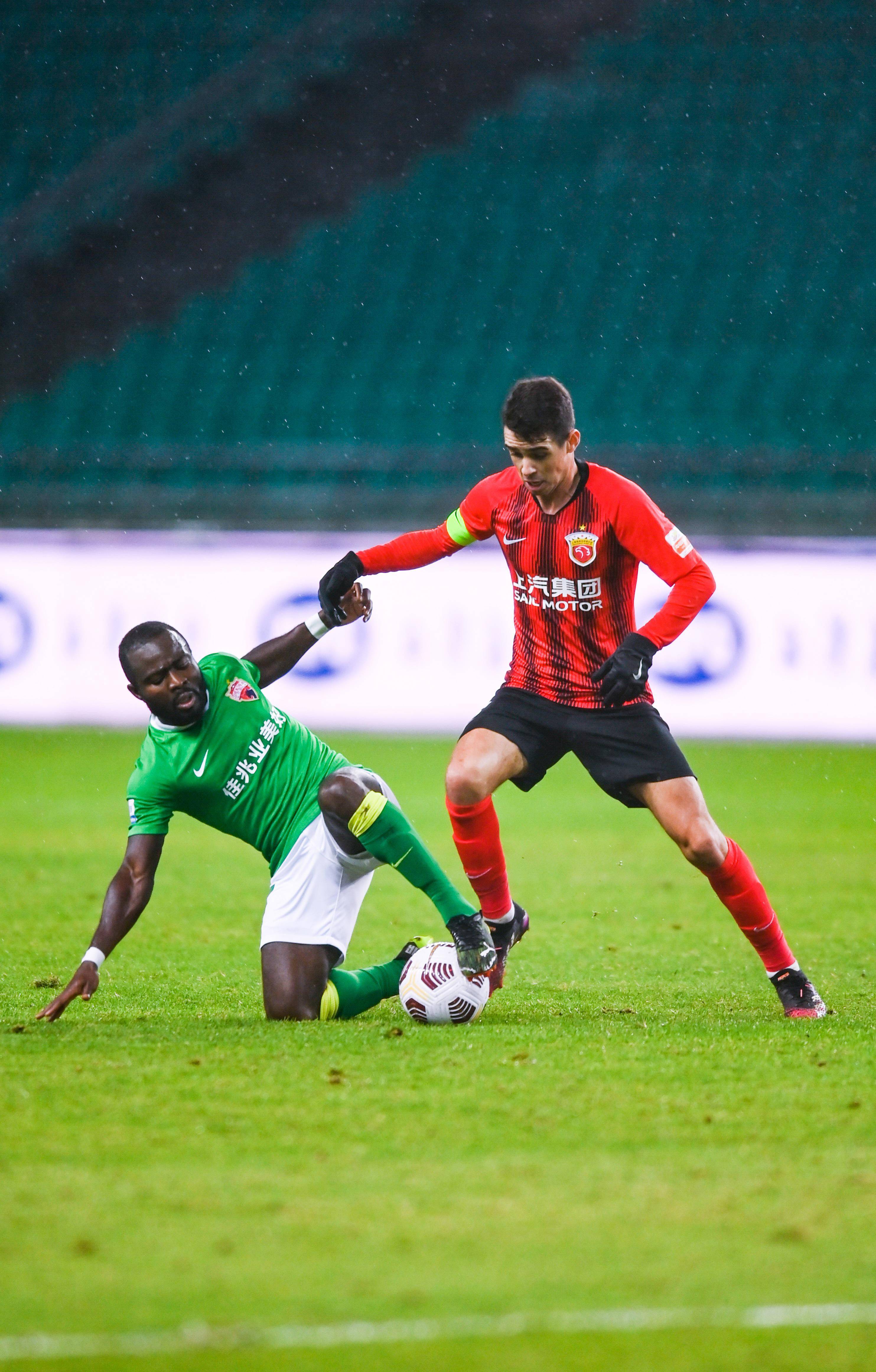 在梅西缺席 在梅西缺席