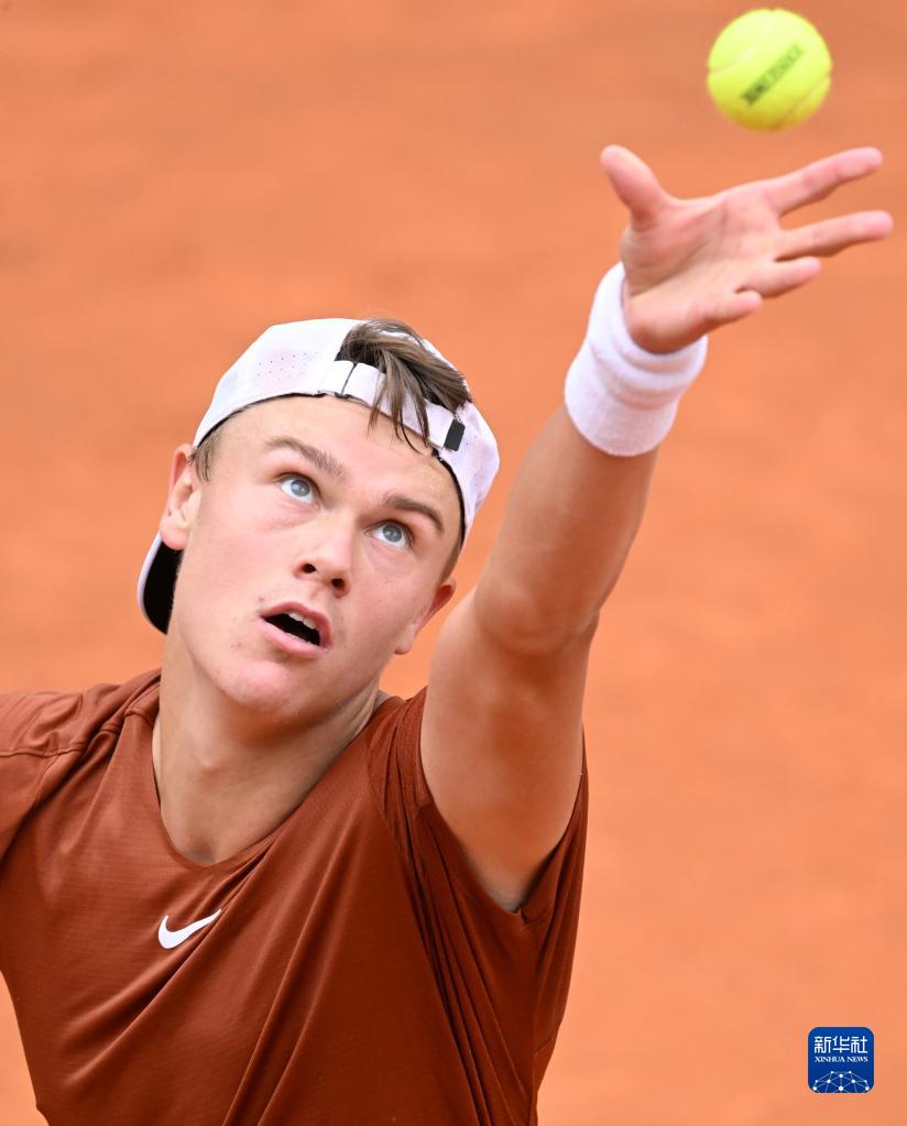 面对昔日的 面对昔日的